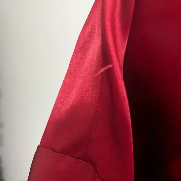 Elegant Red Kimono with Crane Design - Picture 4 of 11